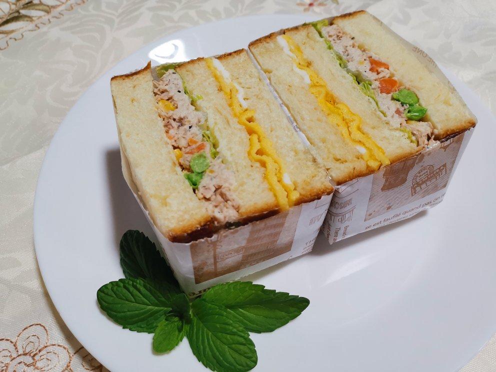 金枪鱼三明治
