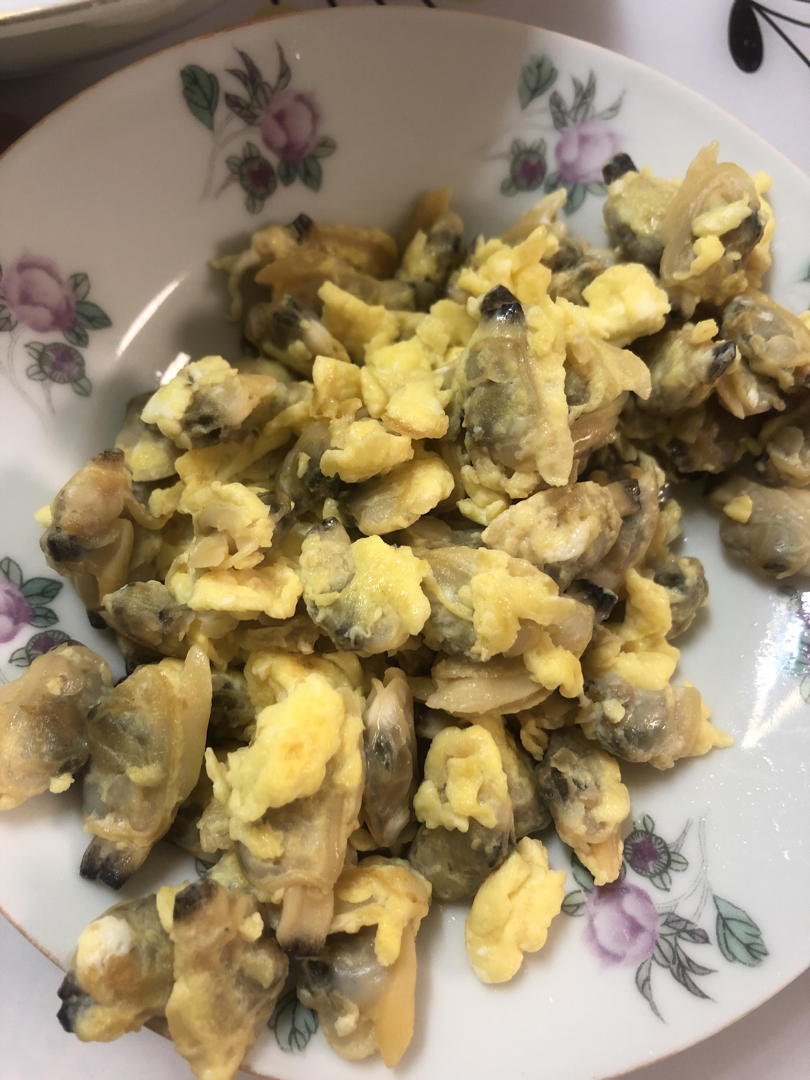 鲜掉眉毛的花蛤肉炒蛋
