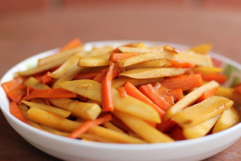 胡萝卜和土豆丝