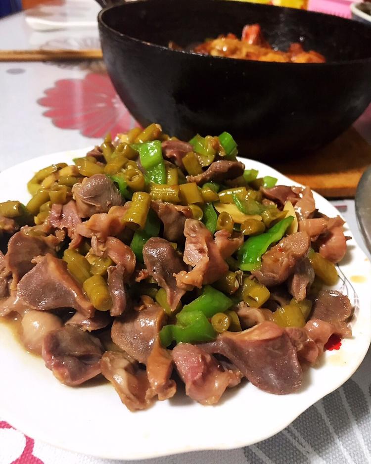 酸豆角炒鸡胗