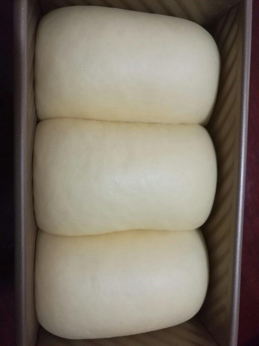 吐司整形—详解吐司一次擀卷和二次擀卷