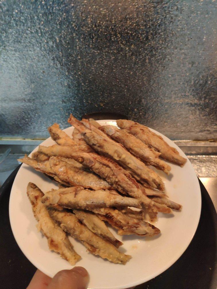 酥炸野生小鲫鱼