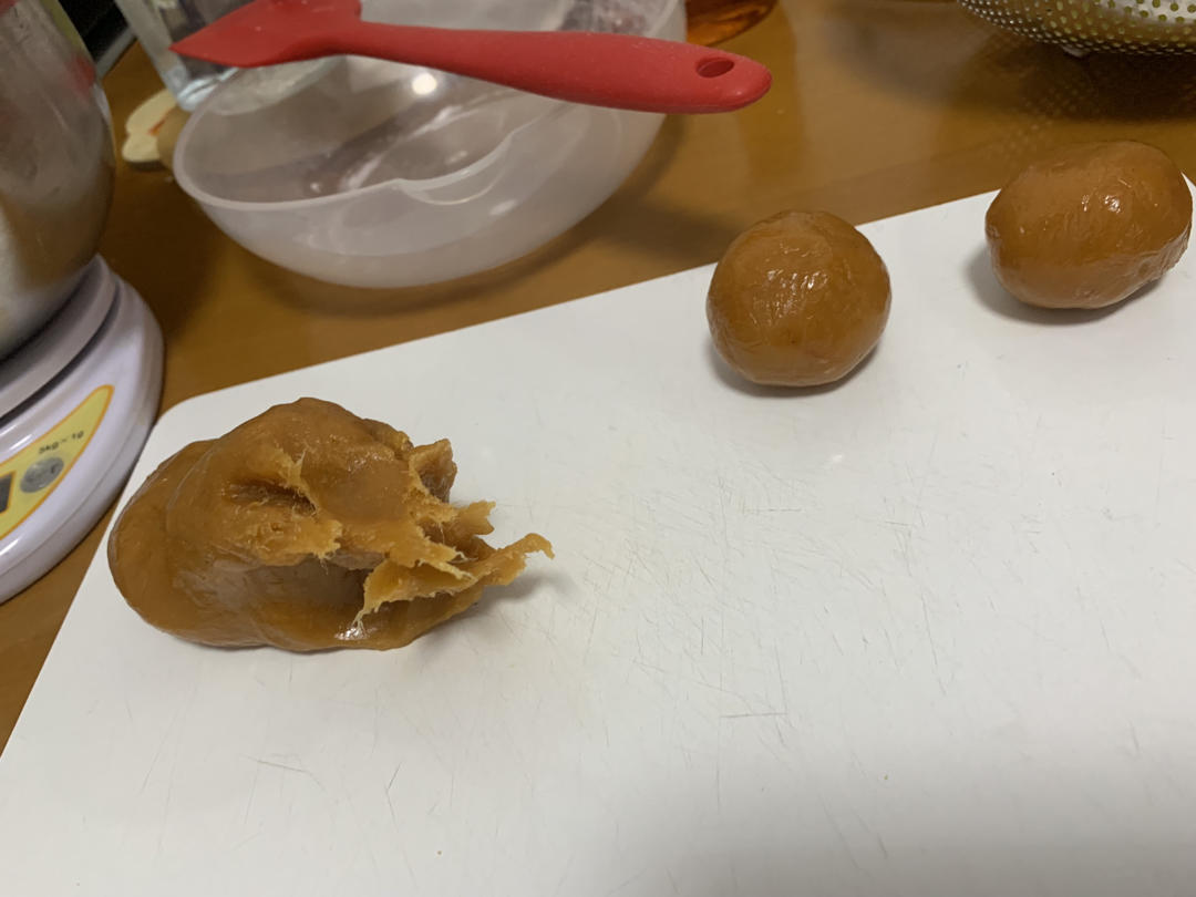 肉松蛋黄月饼