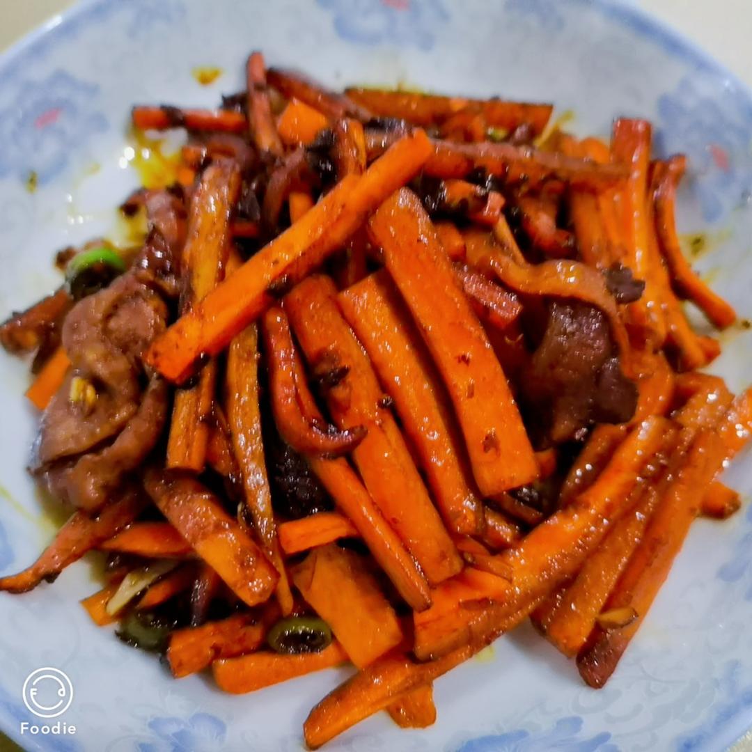 超级下饭胡萝卜丝炒肉