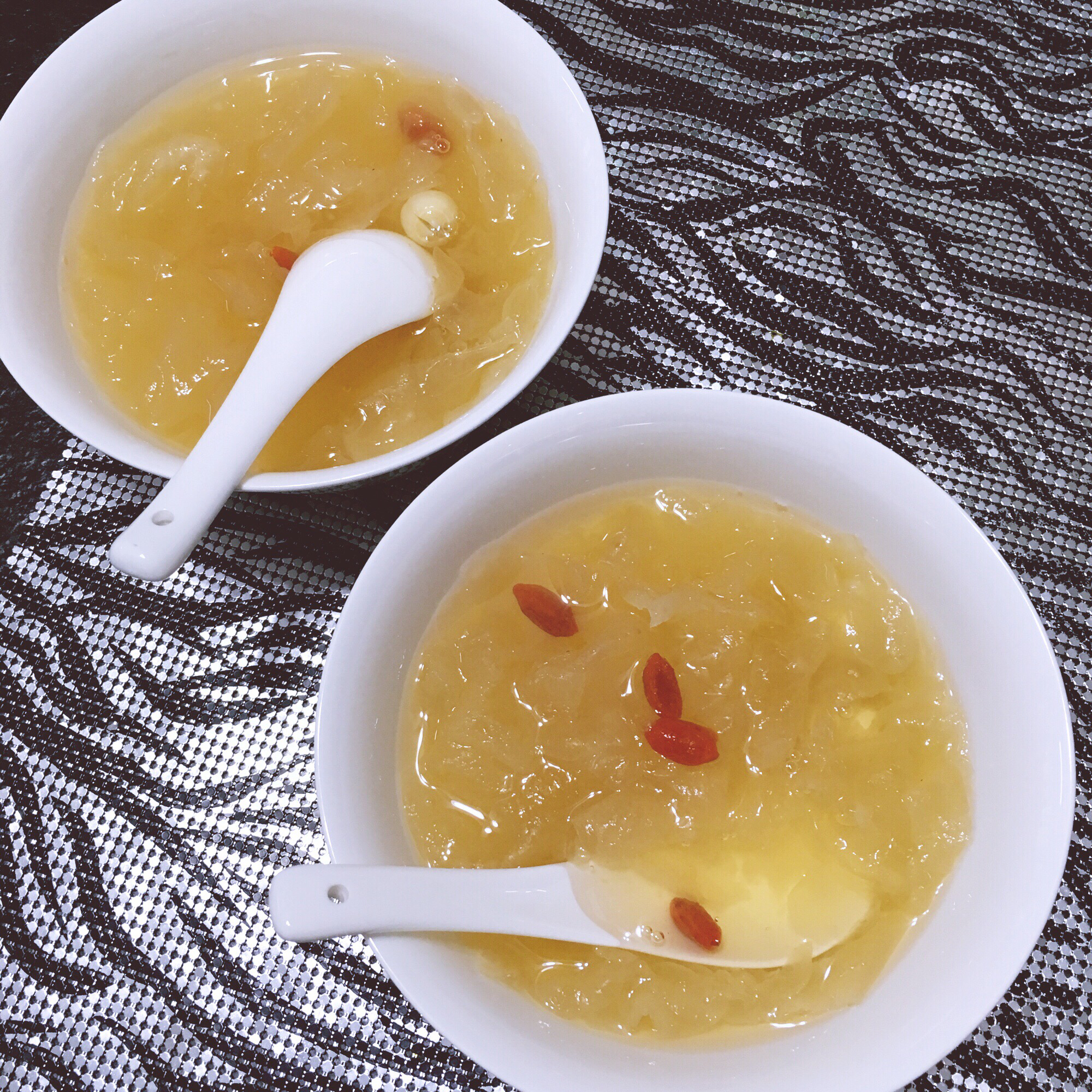 红枣银耳莲子羹