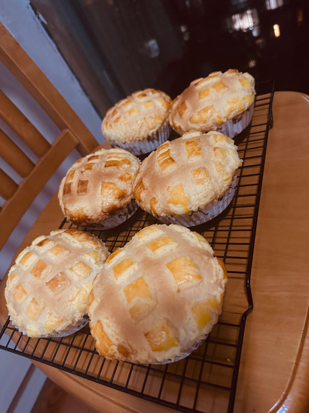 好吃到炸裂的港式菠萝包（附带制作酥皮的小视频）