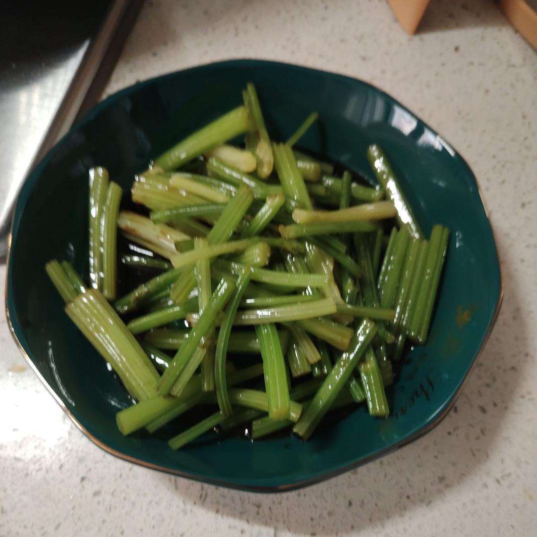 生病时唯一想吃的菜-凉拌芹菜