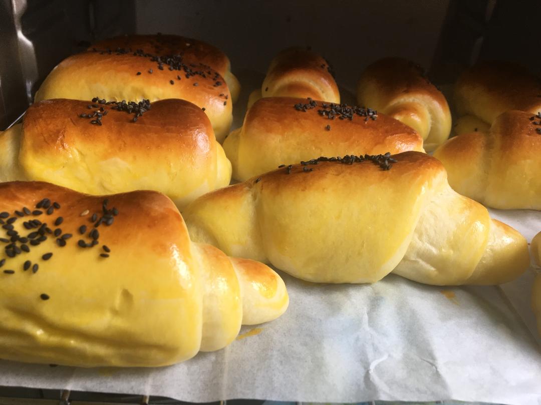 节日里的COMFORT FOOD --- 黄油面包卷
