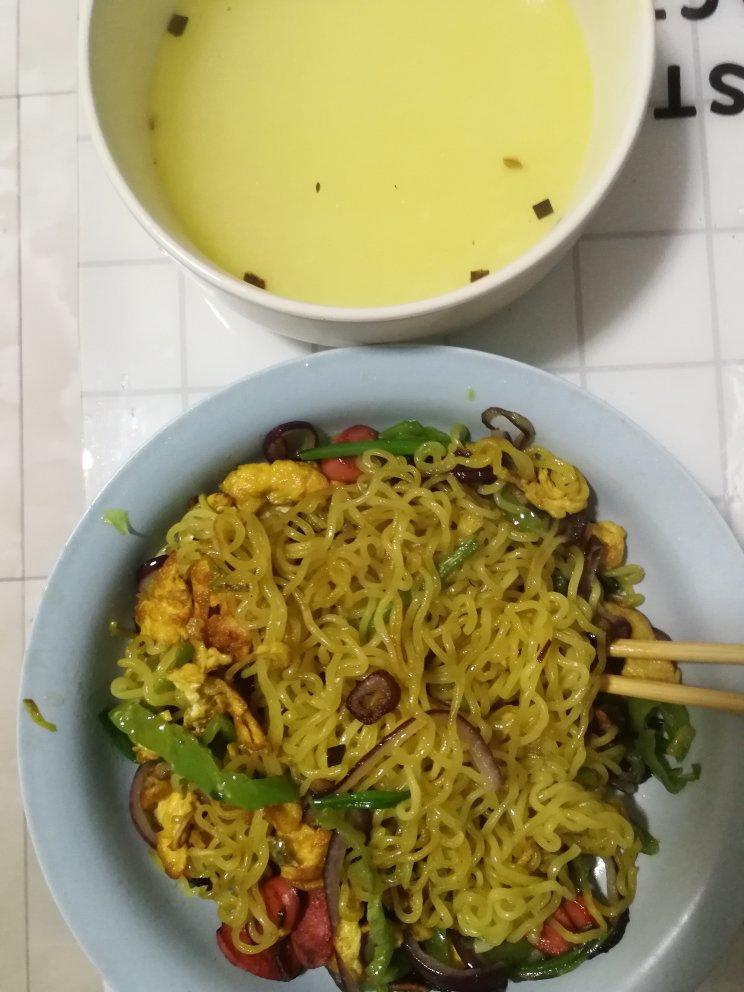 路边摊风味炒方便面