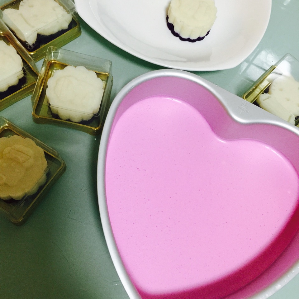 火龙果慕斯（小蛋糕）