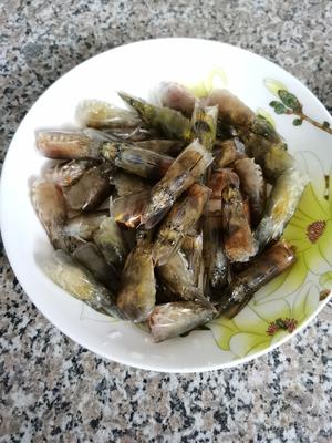 虾头油瑶柱鲜虾砂锅粥的做法 步骤1