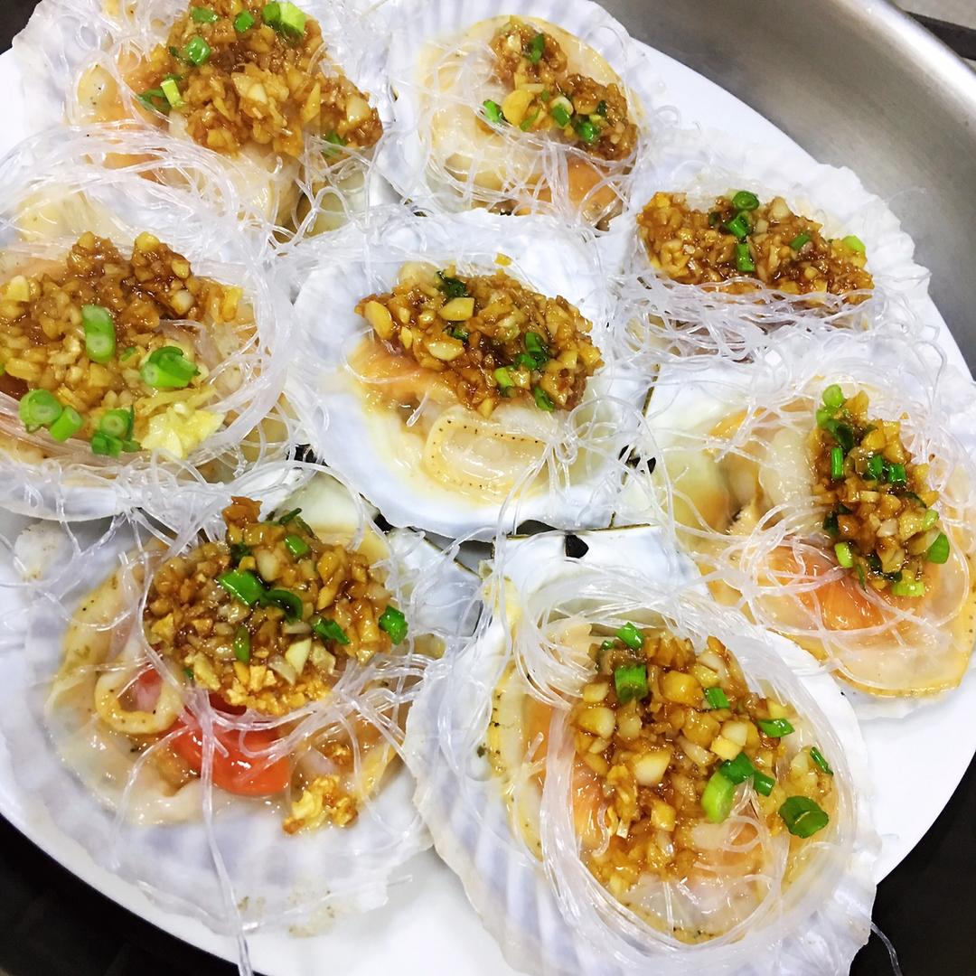 蒜蓉粉丝蒸扇贝粉丝入味有诀窍