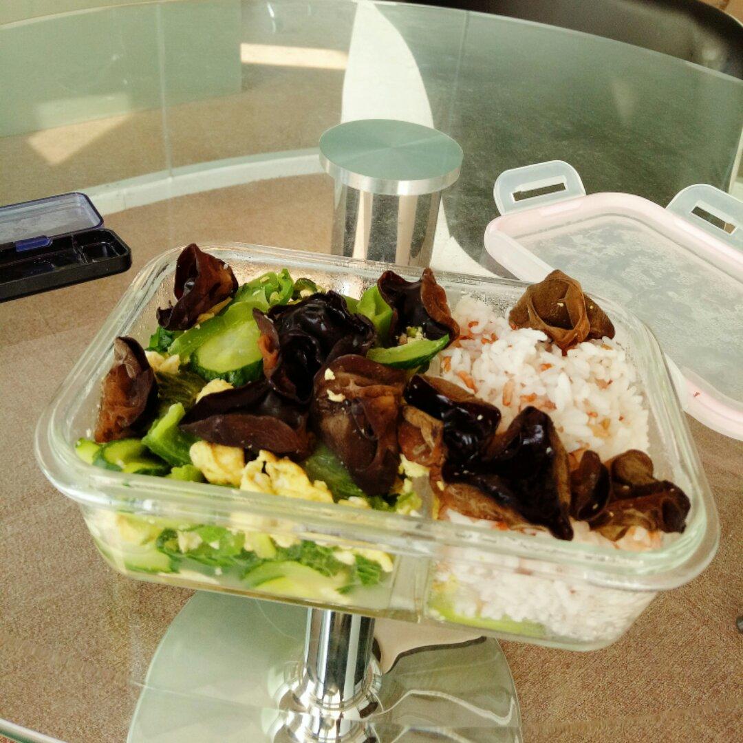 黄瓜木耳鸡蛋