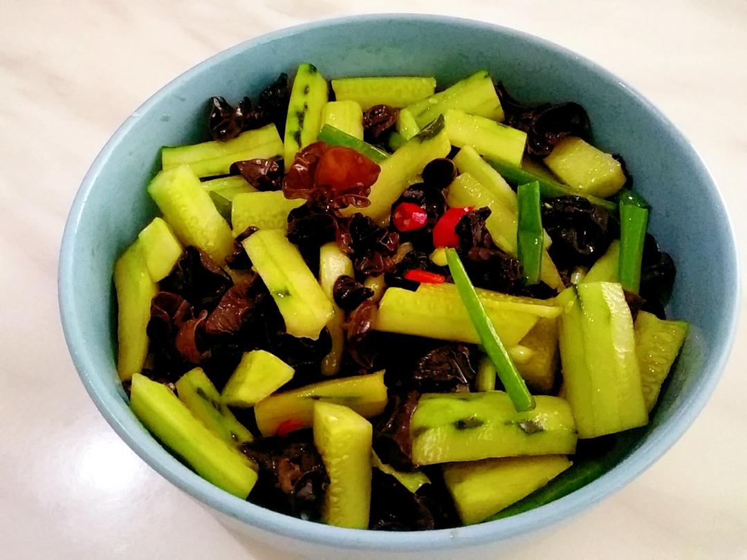 上桌就秒光的爽口凉菜～黄瓜拌腐竹