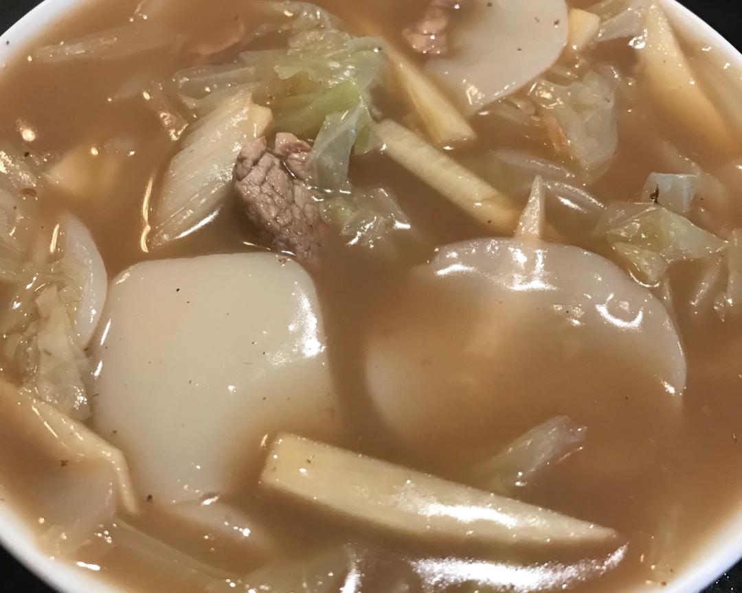 小L家的白菜冬笋肉丝汤年糕的做法