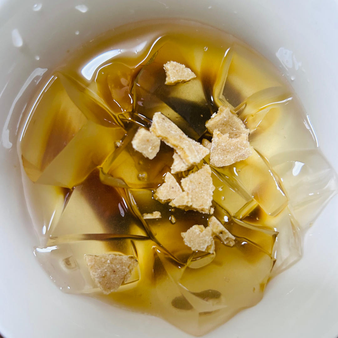 自制晶莹剔透、口感凉滑的——冰粉粉