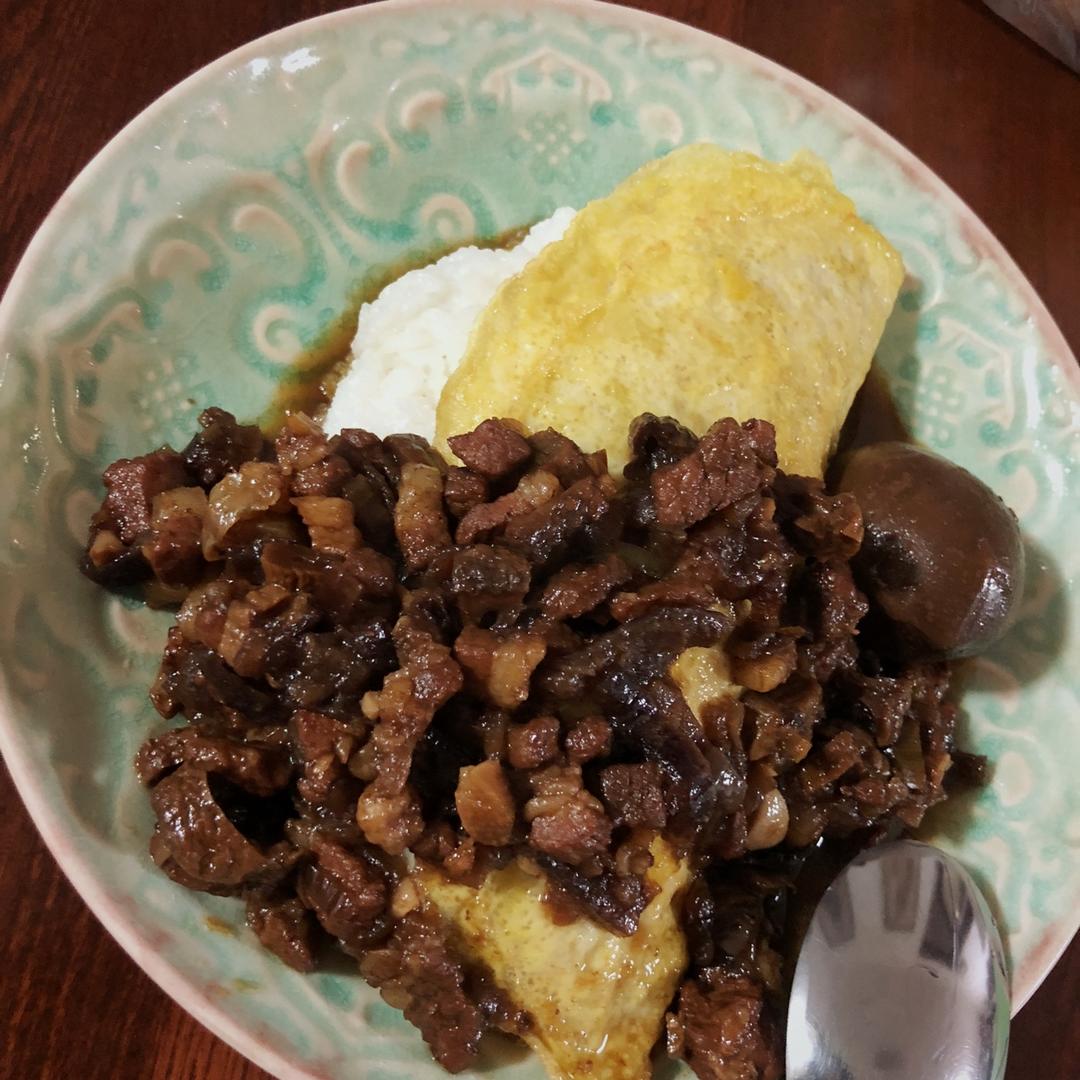 洋葱酥卤肉饭