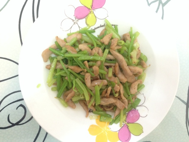 芹菜炒肉片