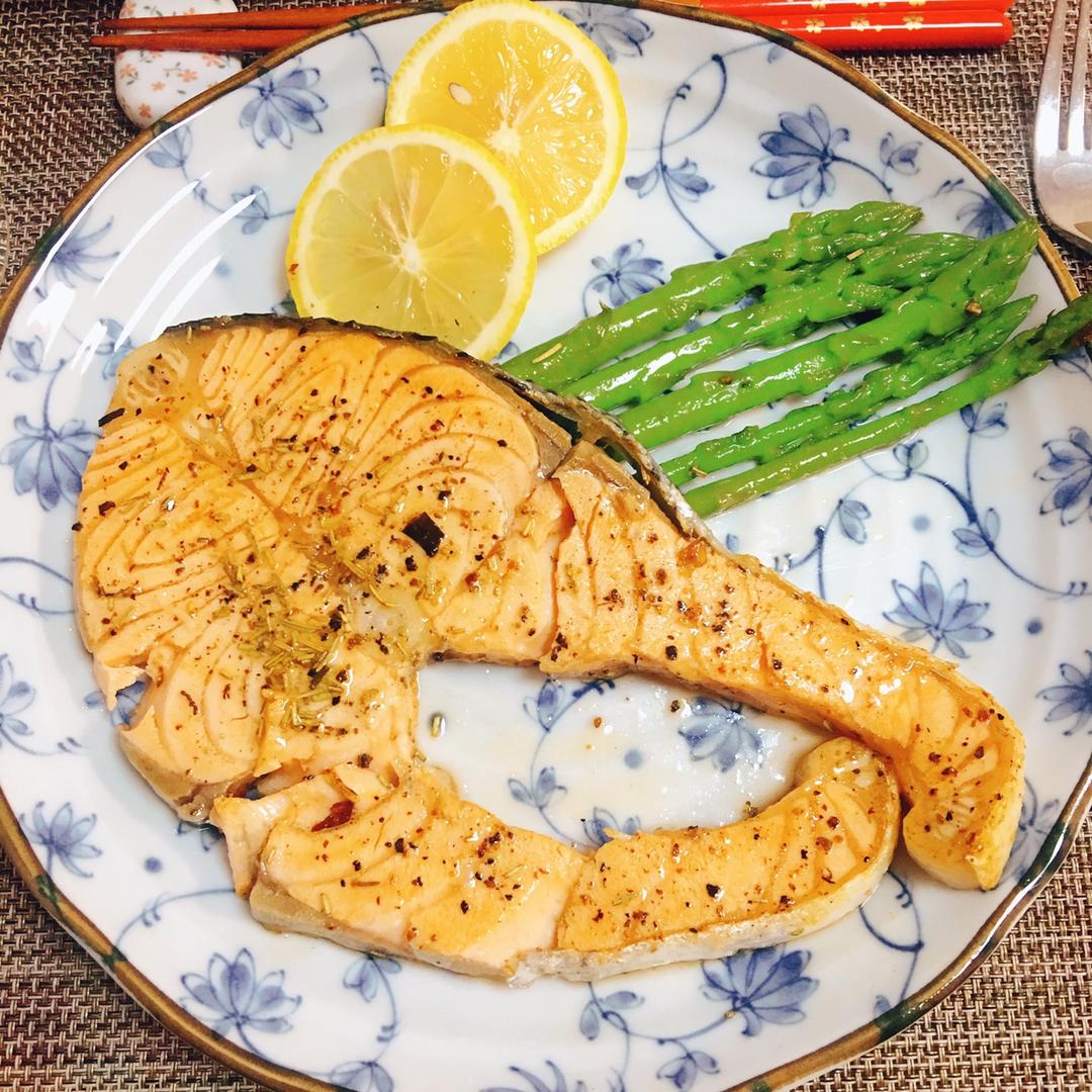 黑胡椒煎三文鱼