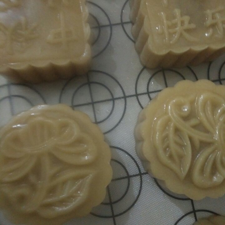 广式月饼——蛋黄莲蓉月饼