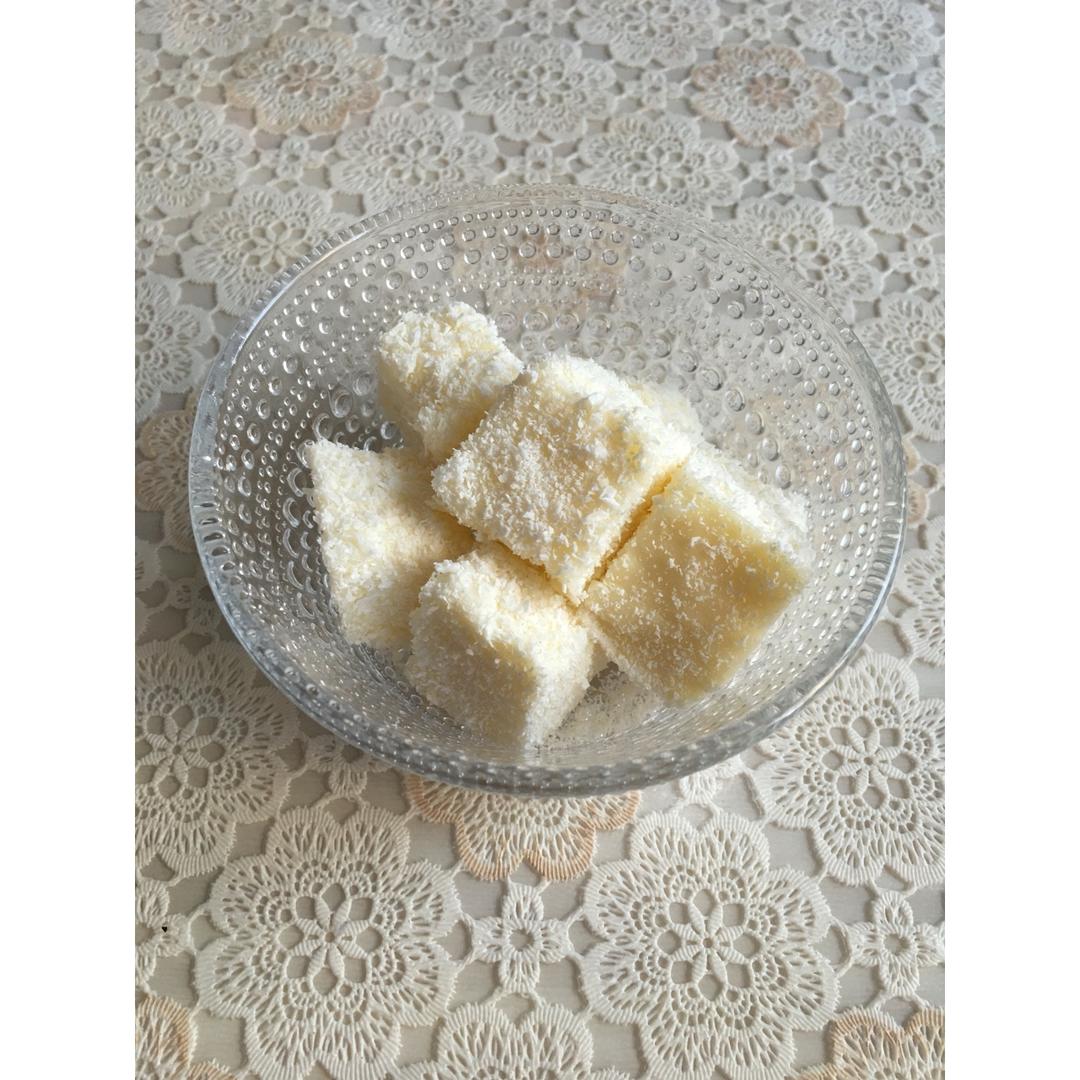 完胜85度C牛奶椰丝小方