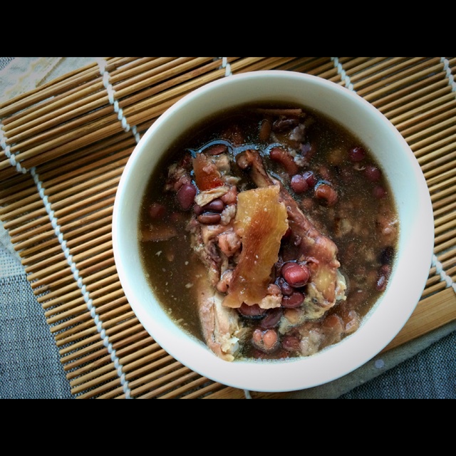 angiecharm做的鲜土茯苓赤小豆鲫鱼汤