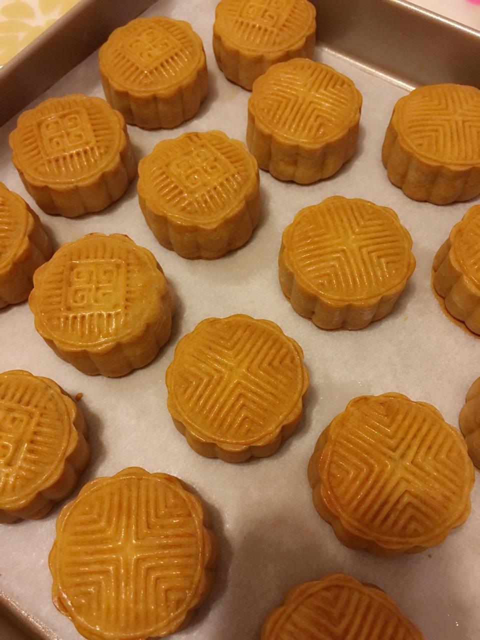 广式月饼—蛋黄莲蓉月饼