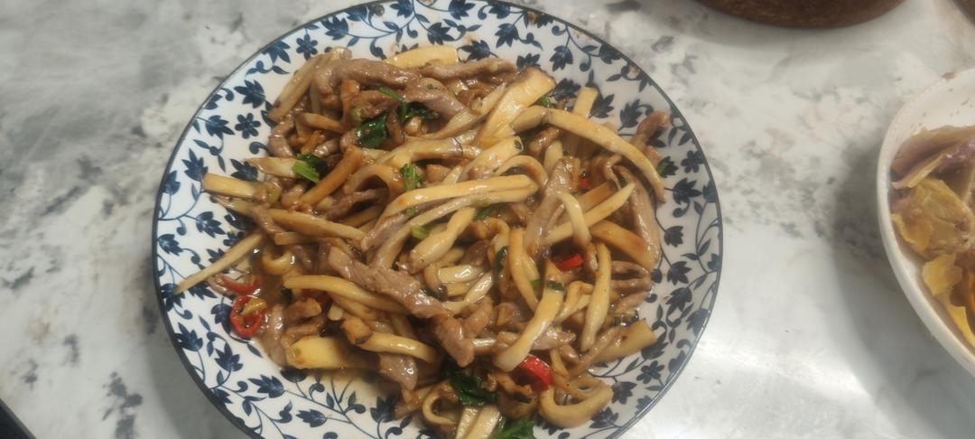 杏鲍菇炒肉丝