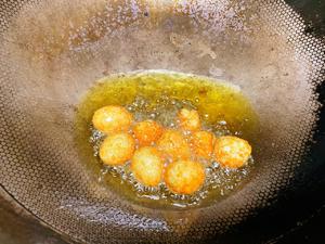 茄汁虎皮鹌鹑蛋的做法 步骤1