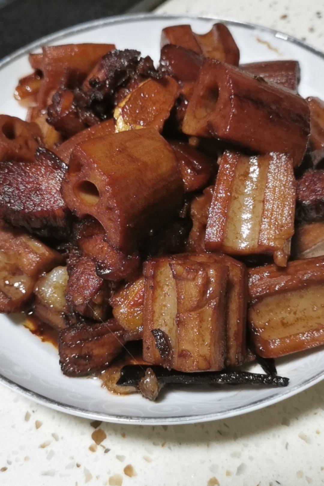 腩仔(五花腩)焖莲藕