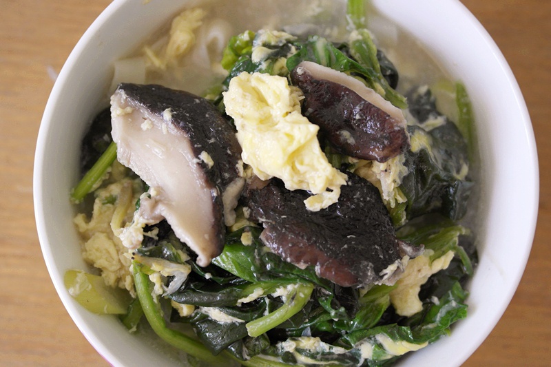 吃货小绵羊做的香菇菠菜汤