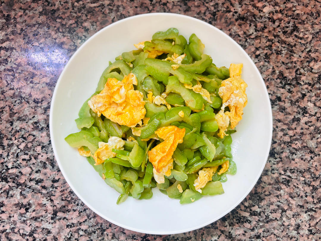 鸡蛋炒苦瓜的做法
