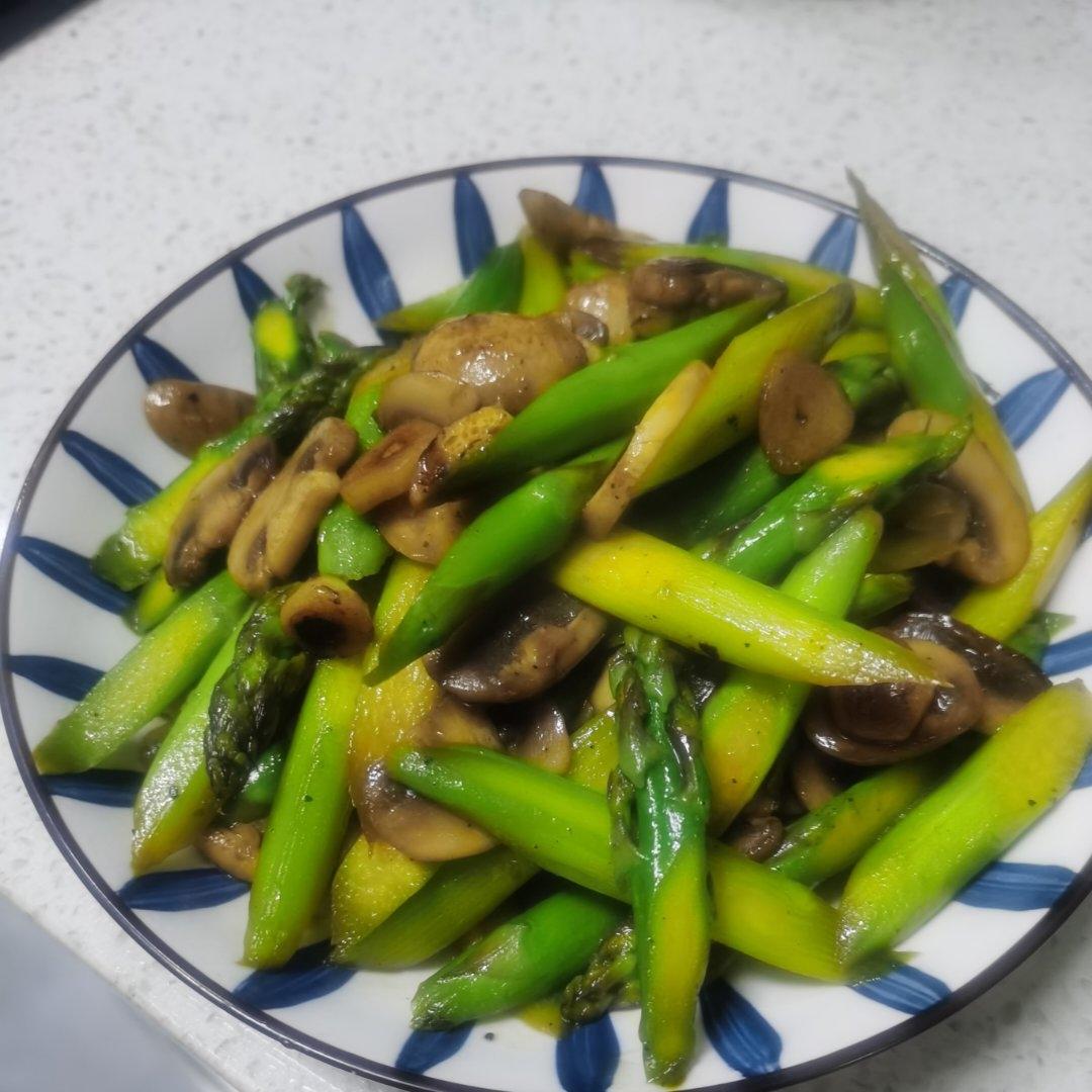 教你做最好吃的芦笋炒蘑菇 新手速get！