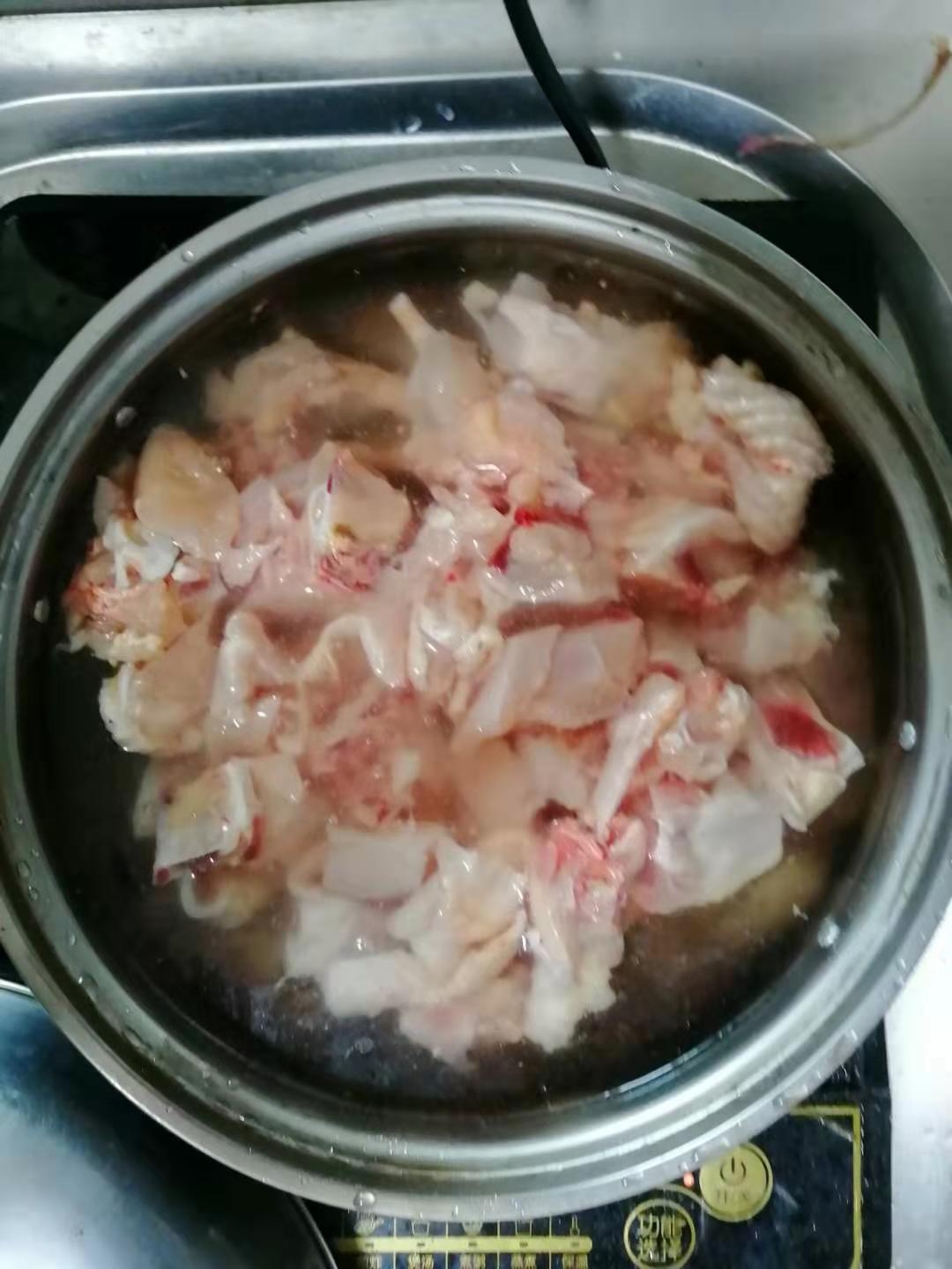 干锅麻辣鸡肉的做法 步骤1