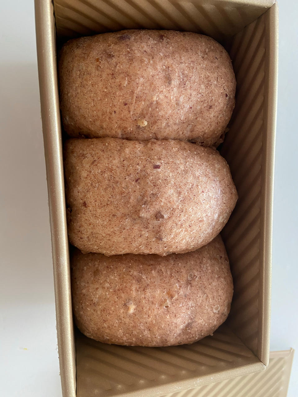 红枣核桃黑全麦吐司