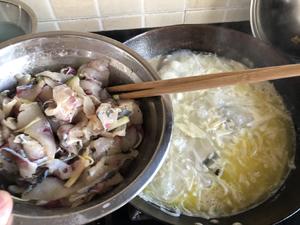 清甜萝卜草鱼汤的做法 步骤12