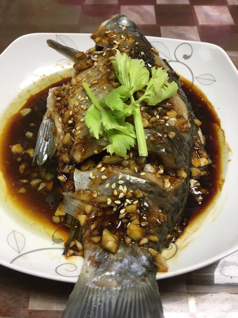 蒜泥鲤鱼
