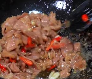 青菜梗炒肉片的做法 步骤6