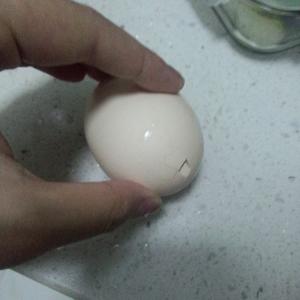 如何剥好一个鸡蛋的做法 步骤2