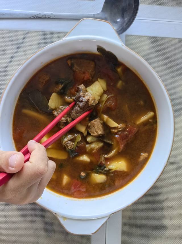 家常砂锅炖牛腩