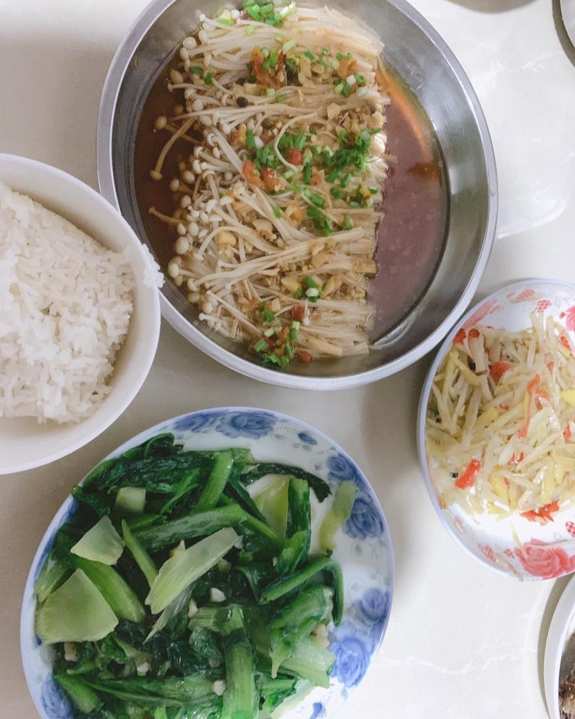 【清蒸金针菇--微波炉快手菜】