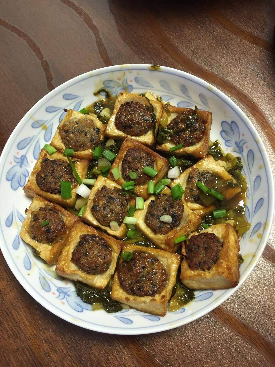 左屁股做的客家酿豆腐