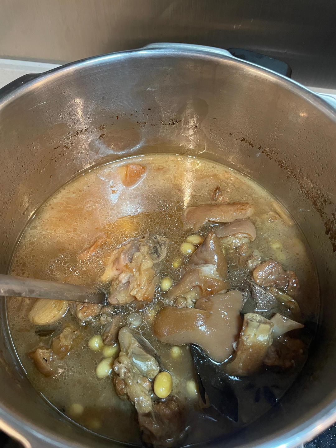 美味的家常菜：红烧猪蹄