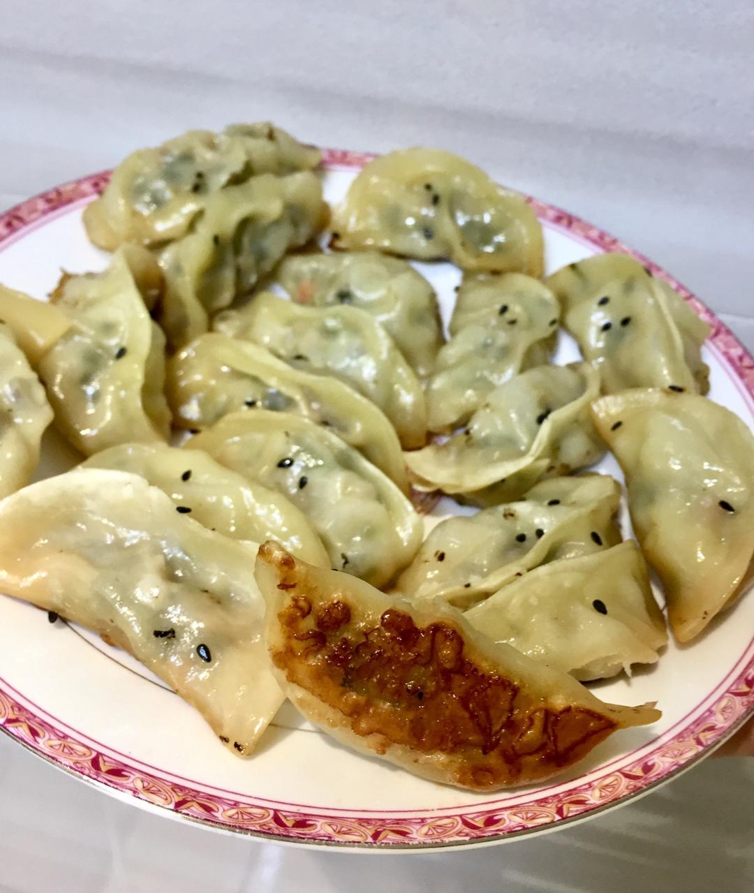 速冻水饺吃腻了吗~变锅贴吧(๑´ڡ`๑)