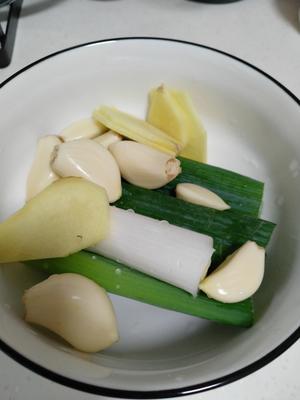 排骨棒骨炖酸菜的做法 步骤3