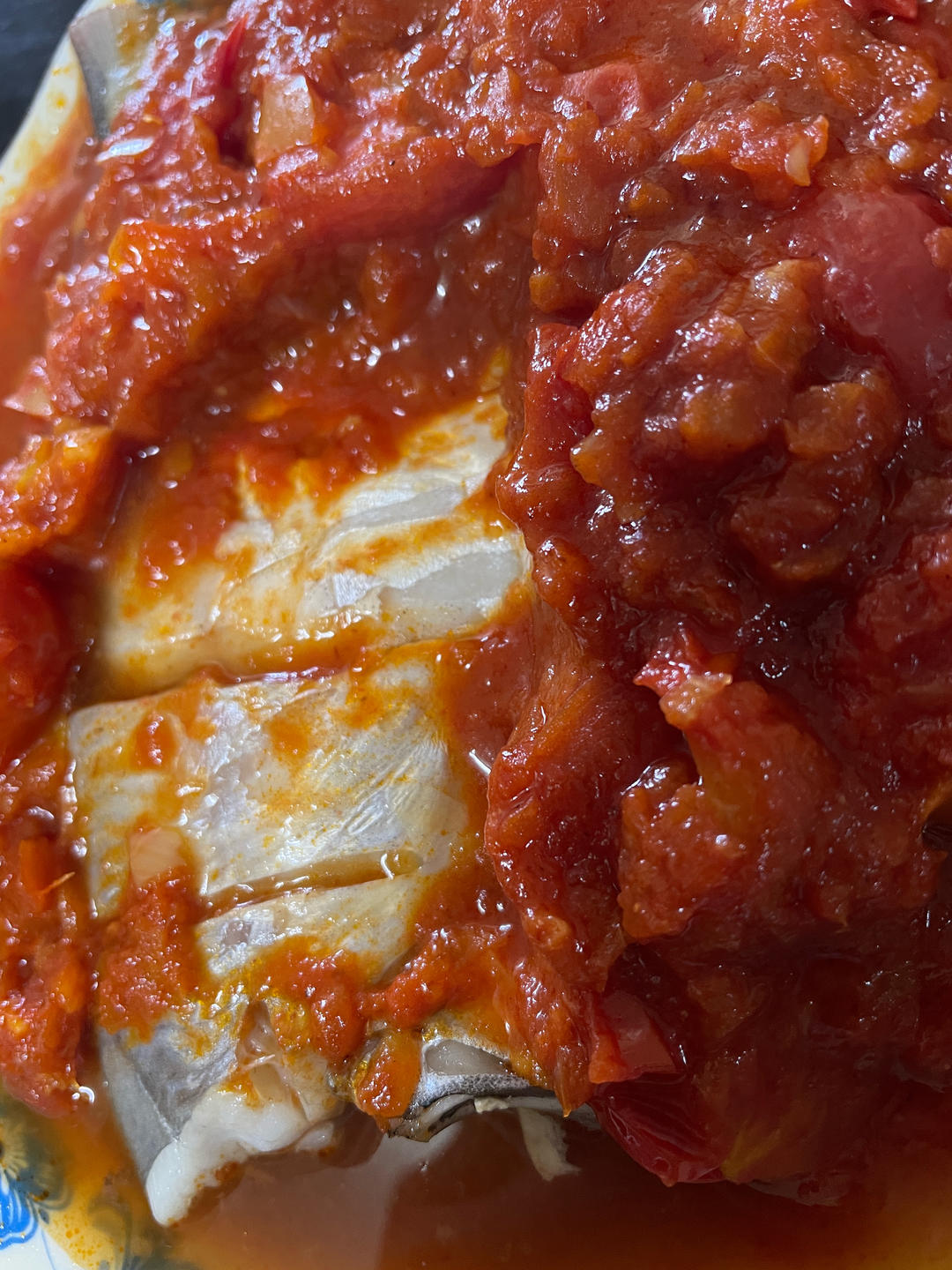 小美菜谱：洋葱番茄蒸鲳鱼的做法