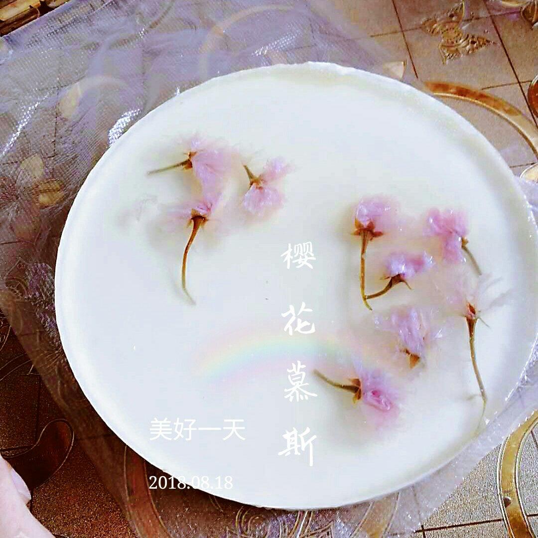 颜值爆表的樱花慕斯。（6寸圆模）