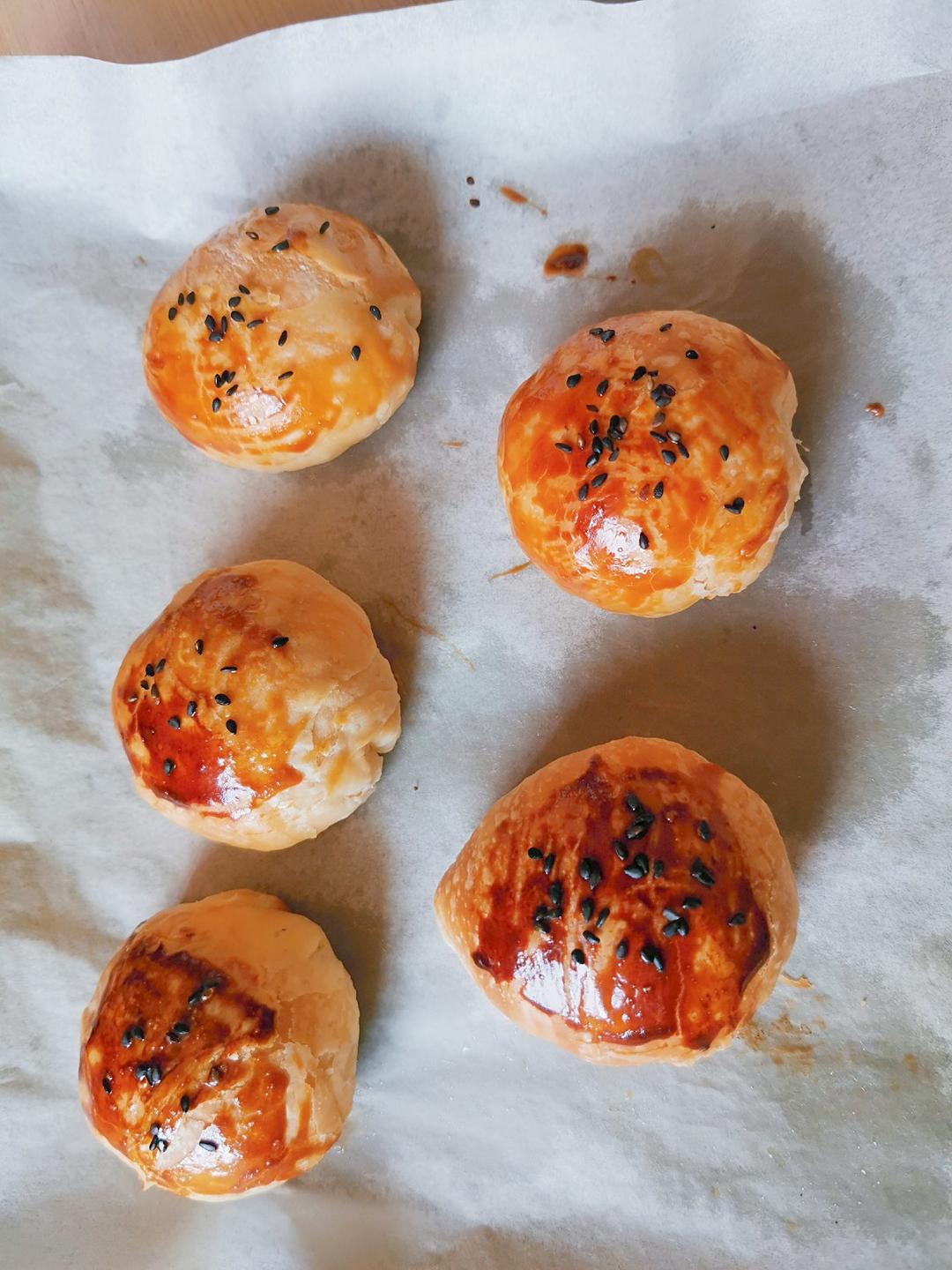 排四个小时队也买不到的鲜肉月饼，秘诀是放麻油！