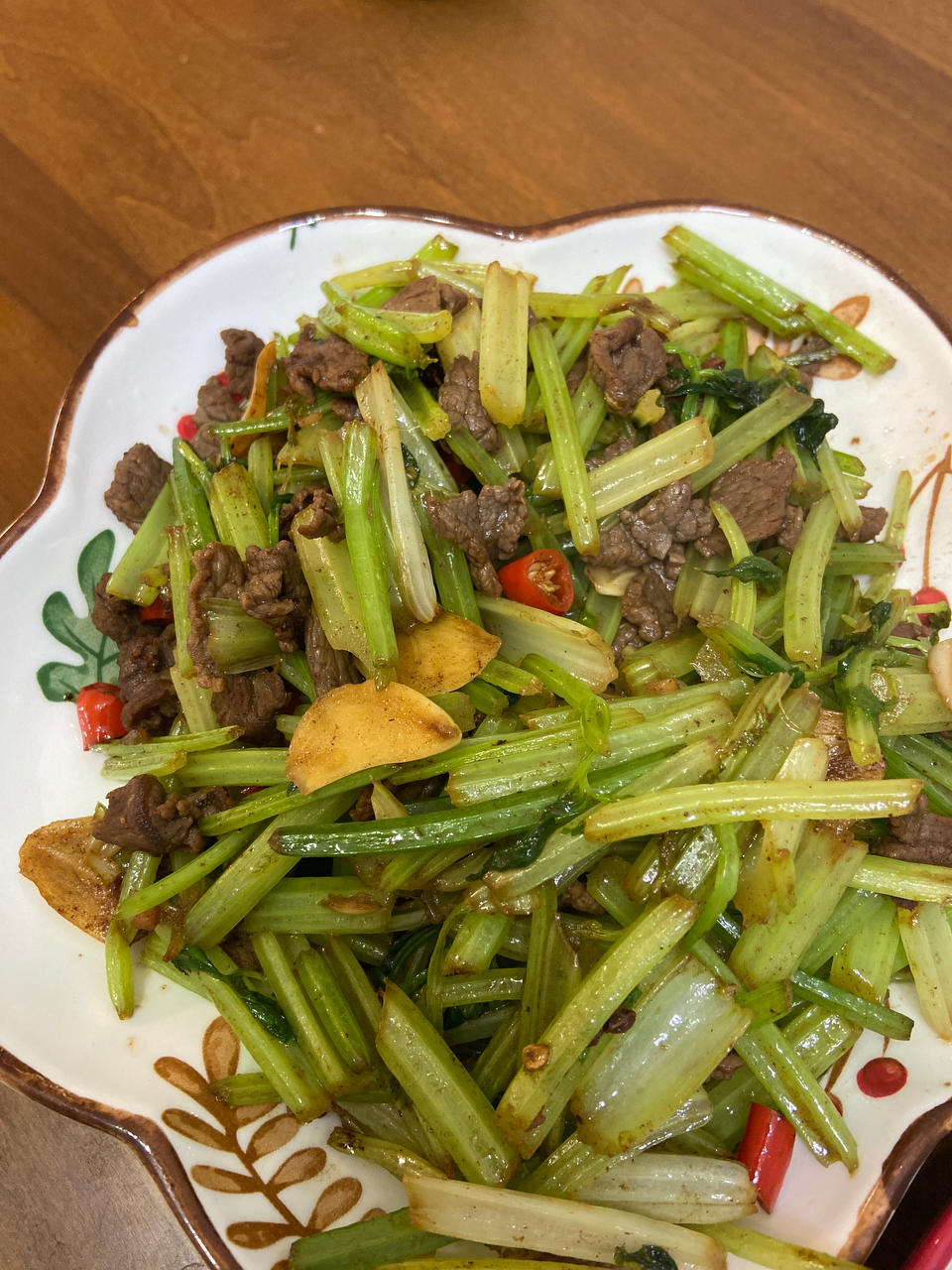 芹菜炒牛肉家常菜