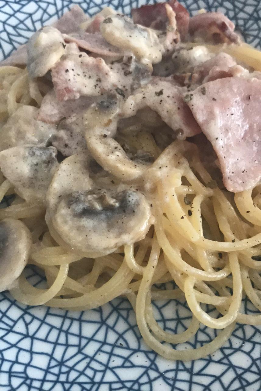 白蘑菇奶油培根意面